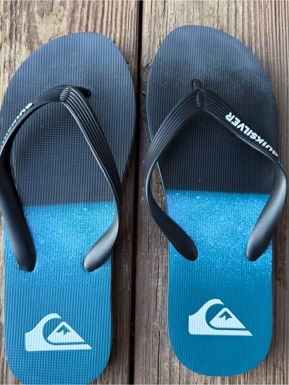 Quiksilver Flip Flops Men’s Size 8 Black Blue Gradient Beach Sandals Surf